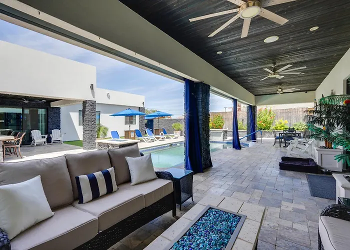 Dom wakacyjny Easy Access To Hospitals! Casita W/ Hot Tub *