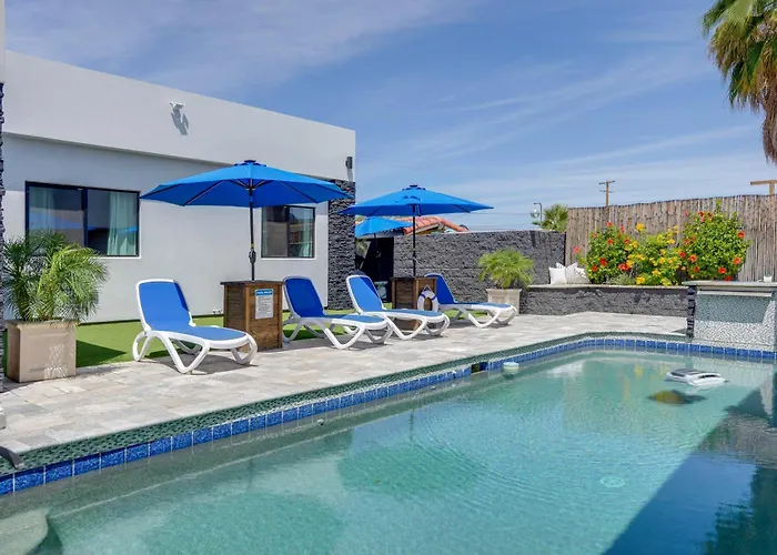 Dom wakacyjny Easy Access To Hospitals! Casita W/ Hot Tub *
