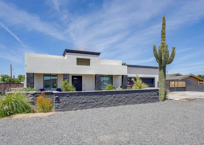 Dom wakacyjny Easy Access To Hospitals! Casita W/ Hot Tub